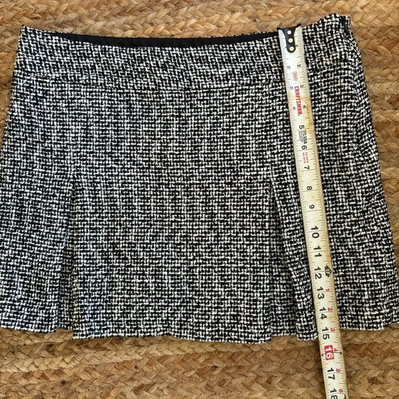Express Size 10 Black and White Pleated Mini Skirt - Picture 2 of 5